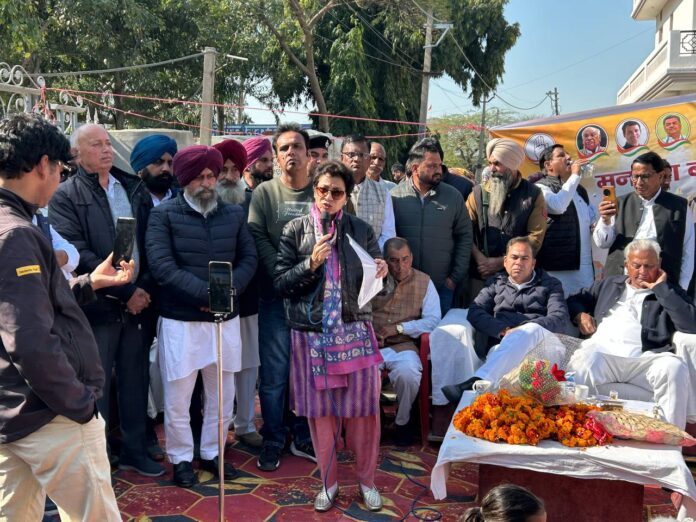 करोड़ों परिवारों को सहारा देने वाली योजना मनरेगा को कमजोर किया जा रहा है: कुमारी सैलजा