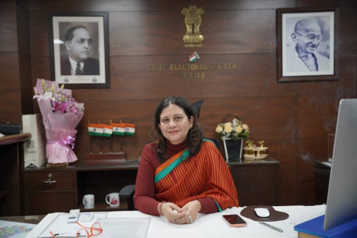 अनिंदिता मित्रा ने पंजाब के मुख्य निर्वाचन अधिकारी के रूप में पदभार संभाला