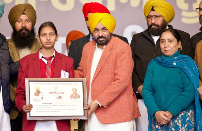 जहां कांग्रेस, अकाली और भाजपा अपने बेटों और ससुराल वालों को लेकर चिंतित थे, वहीं आम आदमी पार्टी पंजाब के बच्चों की चिंता करती है: मुख्यमंत्री भगवंत सिंह मान 