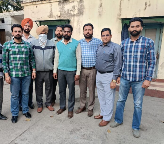 विजिलेंस ब्यूरो ने सब-इंस्पेक्टर को 50,000 रुपये रिश्वत लेते हुए रंगे हाथों किया काबू