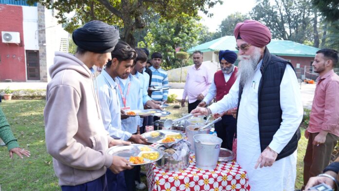 स्पीकर ने अपनी रिहायश पर पीएम श्री सरकारी सीनियर सेकेंडरी स्कूल, गोधेवाला (मोगा) के विद्यार्थियों से की बातचीत