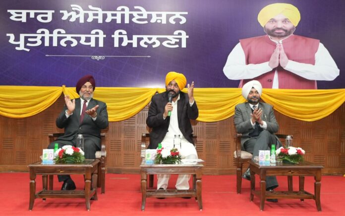 पंजाब सरकार राज्य में ग्राम न्यायालय के मुद्दे पर सभी कानूनी विकल्पों की पड़ताल करेगी: मुख्यमंत्री भगवंत सिंह मान