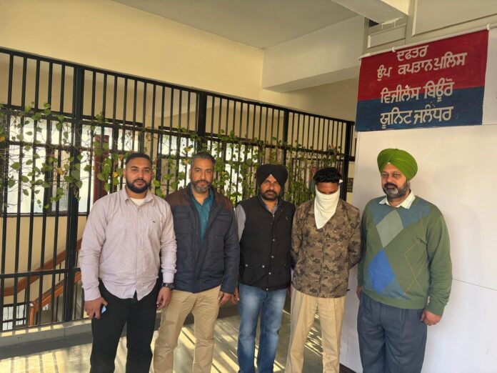 * विजीलैंस ब्यूरो ने नायब कोर्ट को 8000 रुपए रिश्वत लेते रंगे हाथों किया काबू*