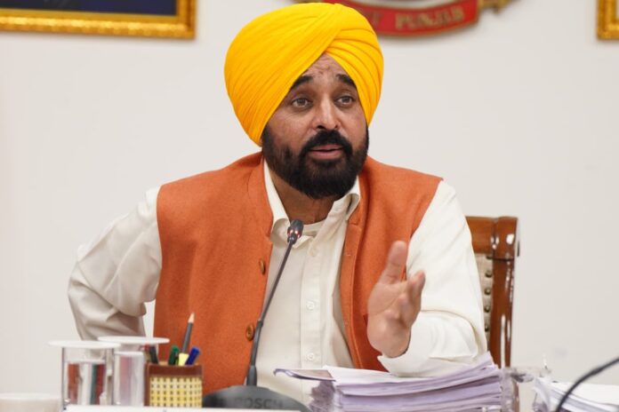 पश्चिम एशिया तनाव के बीच पंजाब सरकार सक्रिय: सीएम भगवंत मान ने केंद्र से मांगे विशेष विमान, खाड़ी में फंसे पंजाबियों की वापसी तेज