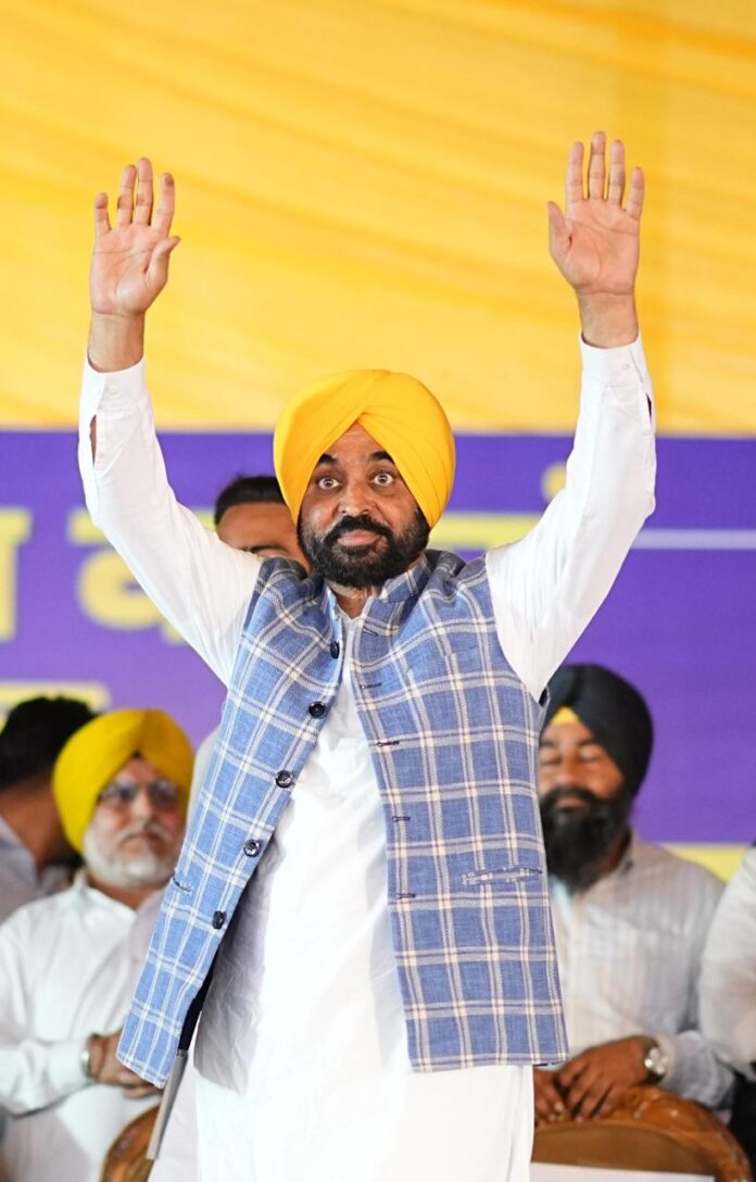 हम सरकारी स्कूलों के शिक्षकों को ट्रेनिंग के लिए विदेश भेज रहे हैं ताकि हमारे बच्चों को पढ़ाई के लिए विदेश न जाना पड़े: मुख्यमंत्री भगवंत सिंह मान