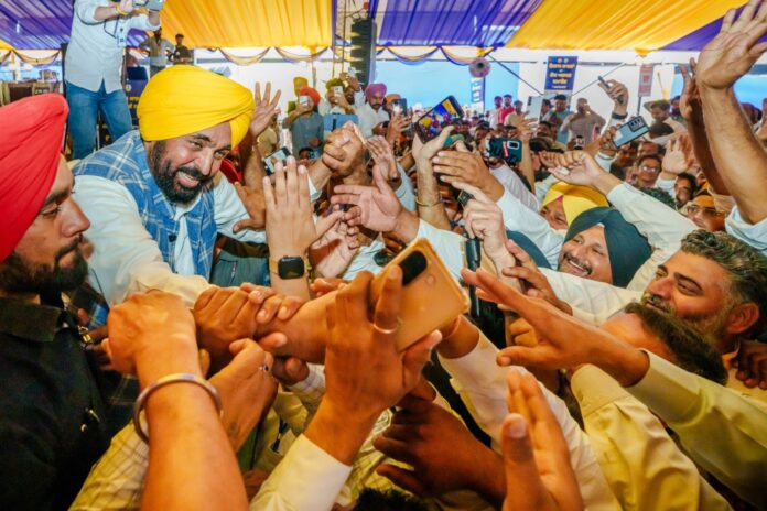 पंजाब में विश्व स्तरीय सड़कों का मजबूत नेटवर्क स्थापित कर रही है आप सरकार- मुख्यमंत्री भगवंत सिंह मान ने 300 किलोमीटर नई सड़कों का शिलान्यास किया