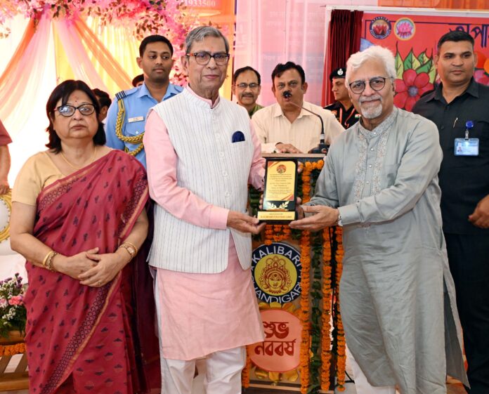 हरियाणा के राज्यपाल प्रो. असीम कुमार घोष ने ’पोइला बैसाख’ की शुभकामनाएँ दी - ठाकुर रामकृष्ण की ’प्राण प्रतिष्ठा’ के वार्षिक उत्सव के दौरान सांस्कृतिक विरासत को सहेजने में ’कालीबाड़ी चंडीगढ़’ की भूमिका की सराहना की।