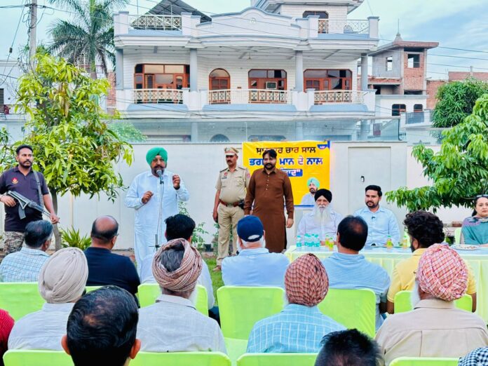 भगवंत सिंह मान के साथ चार शानदार वर्ष - निर्वाचन क्षेत्र के विधायक एस. कुलजीत सिंह रंधावा ने लोगों को सरकार की योजनाओं से अवगत कराया।