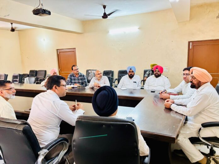गर्मी के मौसम में लोगों की सुविधाओं को लेकर विधायक कुलजीत सिंह रंधावा सख्त, बिजली व पानी सप्लाई के लिए विभागों को दिए निर्देश