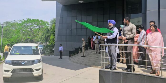 पंजाब के वित्त मंत्री हरपाल सिंह चीमा ने रिकॉर्ड राजस्व वृद्धि के बीच उत्पाद शुल्क और कराधान प्रवर्तन को बढ़ावा देने के लिए 25 नए वाहनों को हरी झंडी दिखाकर रवाना किया*