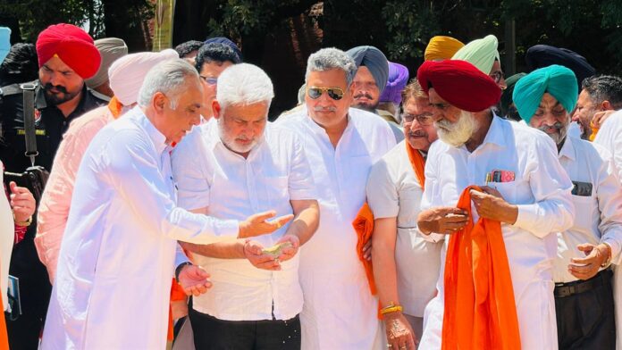 कैबिनेट मंत्री लाल चंद कटारूचक्क गुरदासपुर के अनाज मंडी पहुंचे - गेहूं खरीद व्यवस्था का लिया जायजा