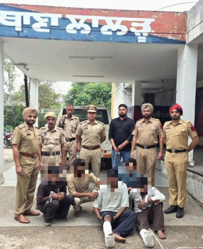 एसएएस नगर पुलिस ने त्रिसंधि स्थित डकैती और चोरी गिरोह का भंडाफोड़ किया; पांच आरोपी गिरफ्तार