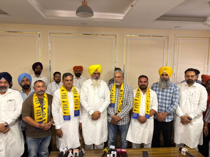 फरीदकोट में विपक्षी पार्टियों को बड़ा झटका: कई बड़े नेता 'आप में शामिल हुए