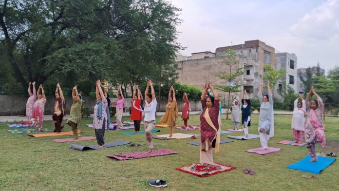 साहिबजादा अजीत सिंह नगर जिले में “सीएम दी योगशाला” पहल से बढ़ रही स्वास्थ्य के प्रति जागरूकता