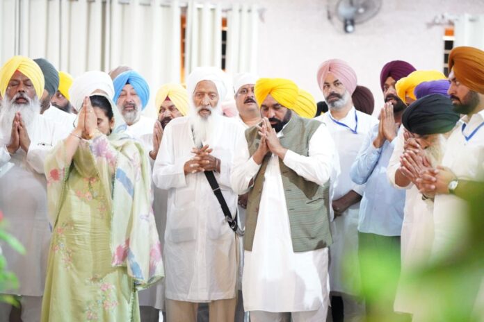 पंजाब के मुख्यमंत्री भगवंत सिंह मान ने गुरुद्वारा जोतीसर साहिब में माथा टेका, बेअदबी के खिलाफ सख्त कानून बनाने का बल बख्शने के लिए ईश्वर का शुक्रिया अदा किया