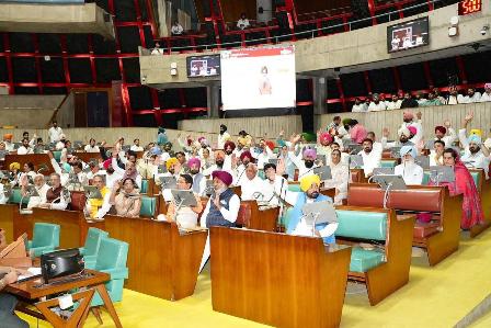 मजदूरों को बड़ा तोहफा, 15% न्यूनतम मजदूरी बढ़ाने का ऐलान