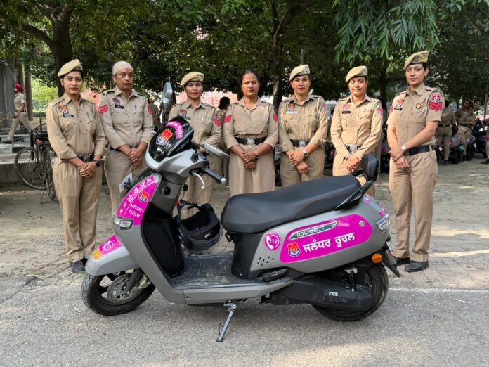 डीजीपी गौरव यादव ने नया 'सांझ सिटिजन पोर्टल' लॉन्च किया, महिला पुलिस कर्मियों के लिए 93 ई-स्कूटरों को दिखाई हरी झंडी
