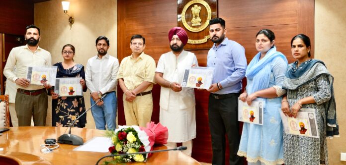 हरदीप सिंह मुंडियां ने 48 ज़िला सिस्टम मैनेजरों और सहायक सिस्टम मैनेजरों को नियुक्ति पत्र सौंपे*