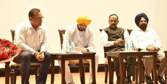 सेवानिवृत्त आईएएस अधिकारी संजय गुप्ता ने पंजाब राज्य विद्युत नियामक आयोग के चेयरमैन के रूप में पदभार संभाला