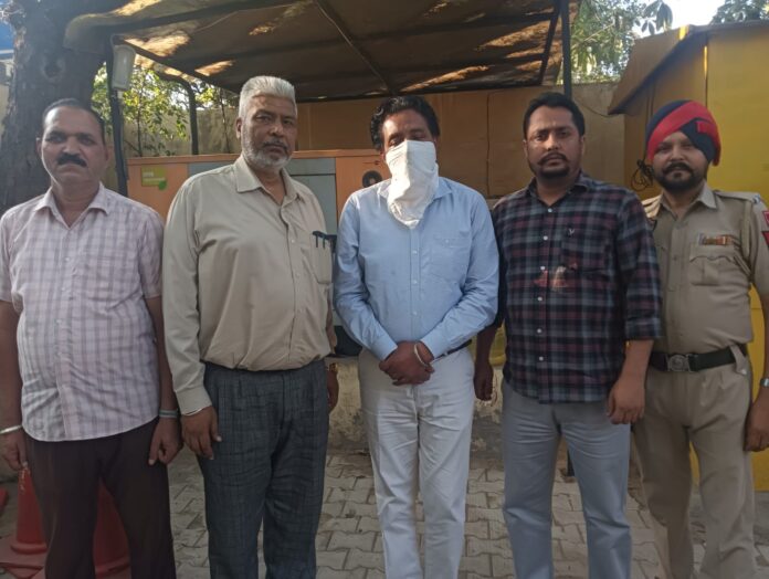 5000 रुपये रिश्वत लेते हुए एक प्राइवेट व्यक्ति को विजिलेंस ब्यूरो ने किया गिरफ्तार