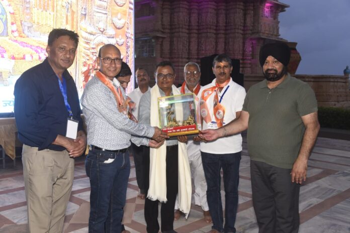 हरियाणा के 23 जिलों के 1100 श्रद्धालुओं ने हाथ में दीपक जलाकर की सोमनाथ की आराधना