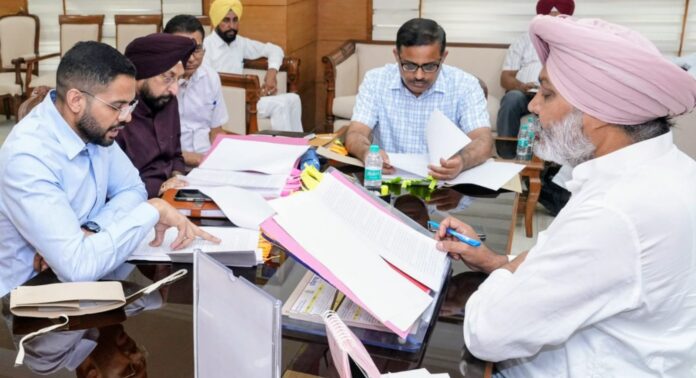 पंजाब के वित्त मंत्री हरपाल सिंह चीमा ने जहरीली शराब से होने वाली दुर्घटनाओं को रोकने और मेथनॉल को विनियमित करने के लिए तत्काल केंद्रीय कानून बनाने की मांग की।