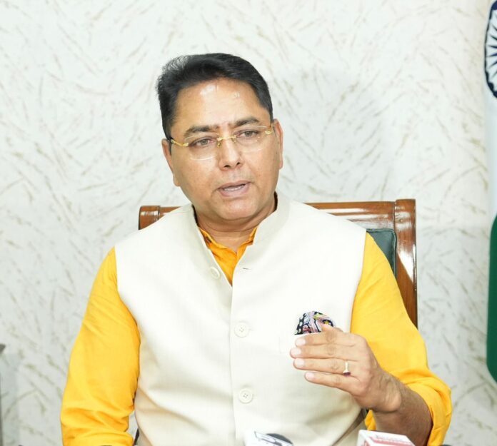 ‘भगवंत मान सरकार, तुहाडे द्वार’ पहल के तहत 437 सरकारी सेवाएँ नागरिकों के घर-द्वार तक पहुँचीं, लंबित मामलों की दर घटकर 0.33 प्रतिशत हुई*