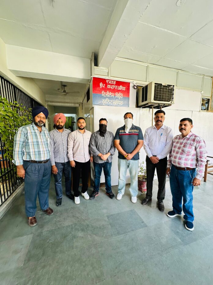 विजिलेंस ब्यूरो ने 70,000 रुपये और 50,000 रुपये रिश्वत लेने के आरोप में इंस्पेक्टर एवं जूनियर ऑडिटर को किया काबू