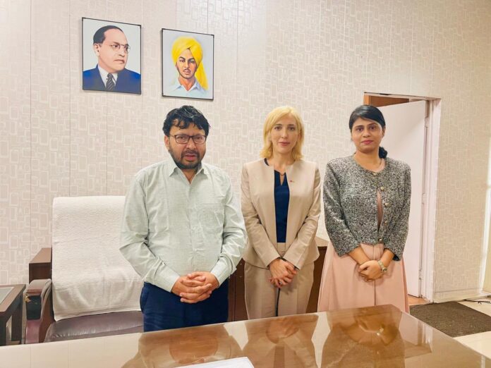 ब्रिटिश डिप्टी हाई कमिश्नर की मंत्री रवजोत सिंह से मुलाकात, NRI मुद्दों पर चर्चा