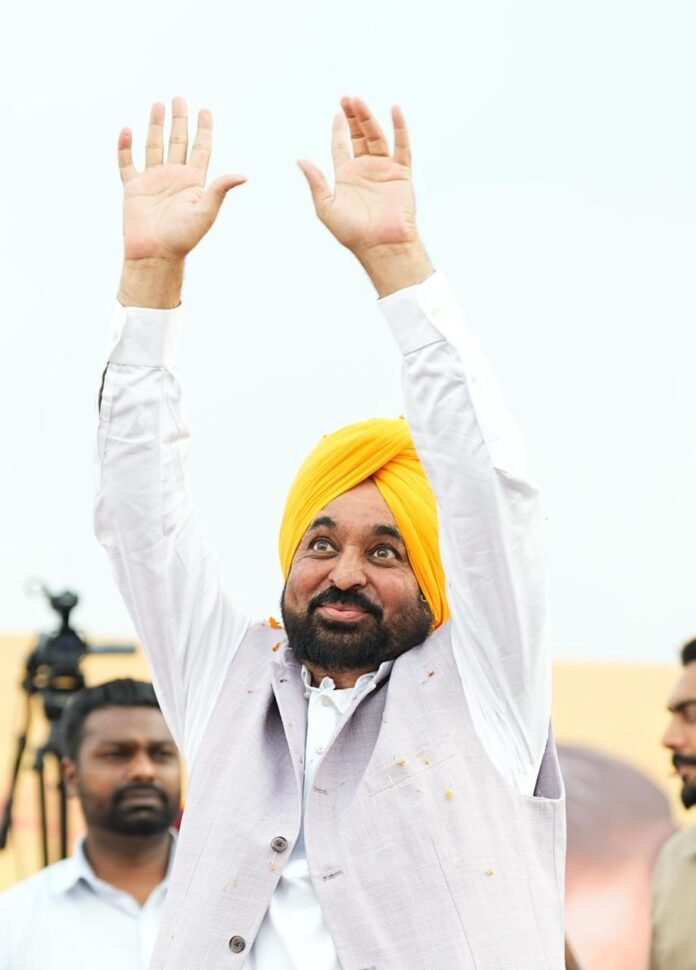 खरड़ लोक मिलनी में CM मान का विपक्ष पर हमला, बोले- गलती से भी वोट दिया तो बंद हो जाएंगी जनहित योजनाएं