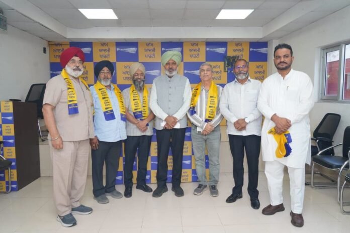 कपूरथला में AAP मजबूत, दविंदरपाल सिंह समेत कई नेता पार्टी में शामिल